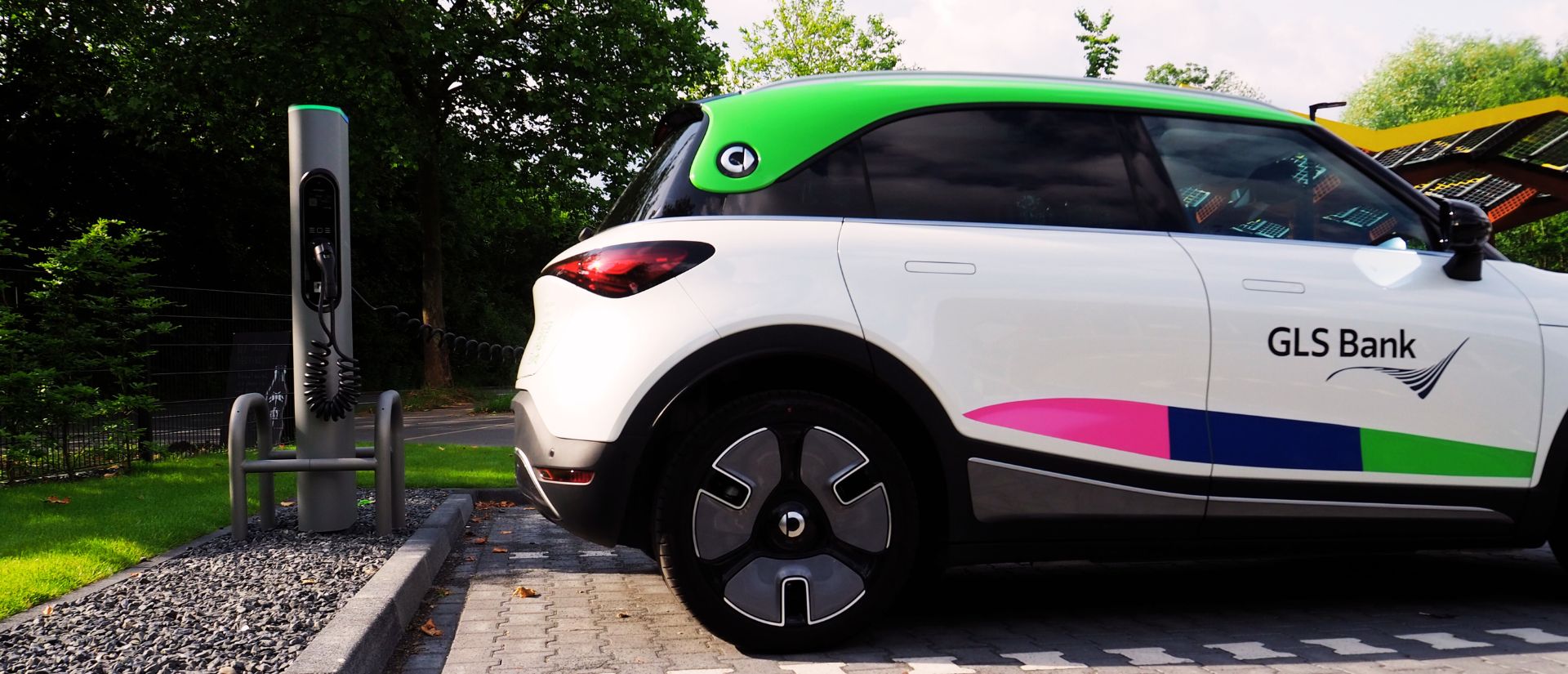 Pay-t Technagon P40 und Smart E-Car